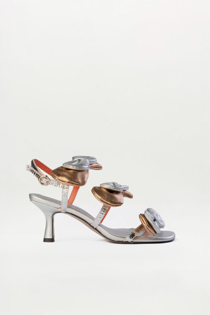 Sandalia de tacón slingback Boucle plata