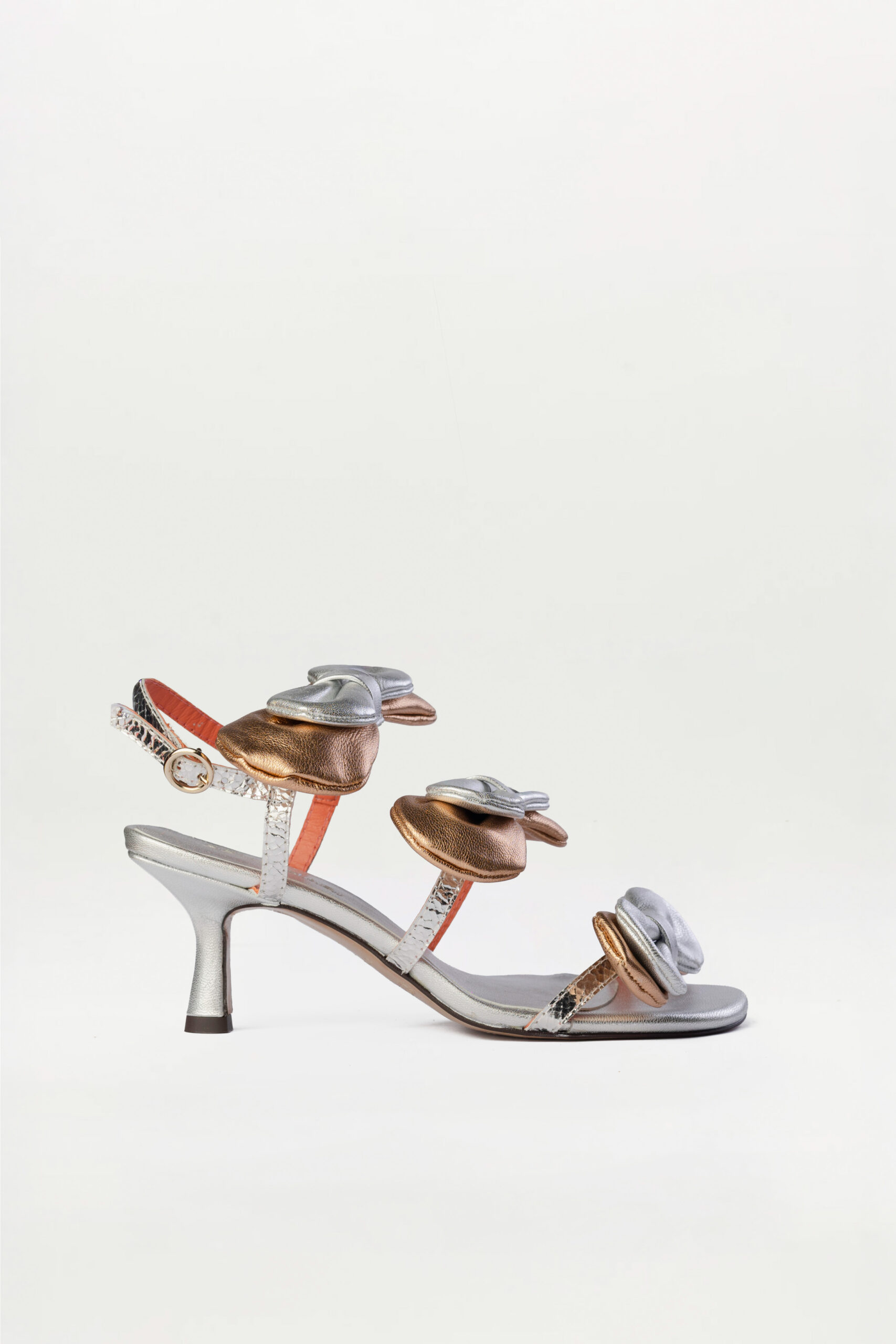 Sandalia de tacón slingback Boucle plata