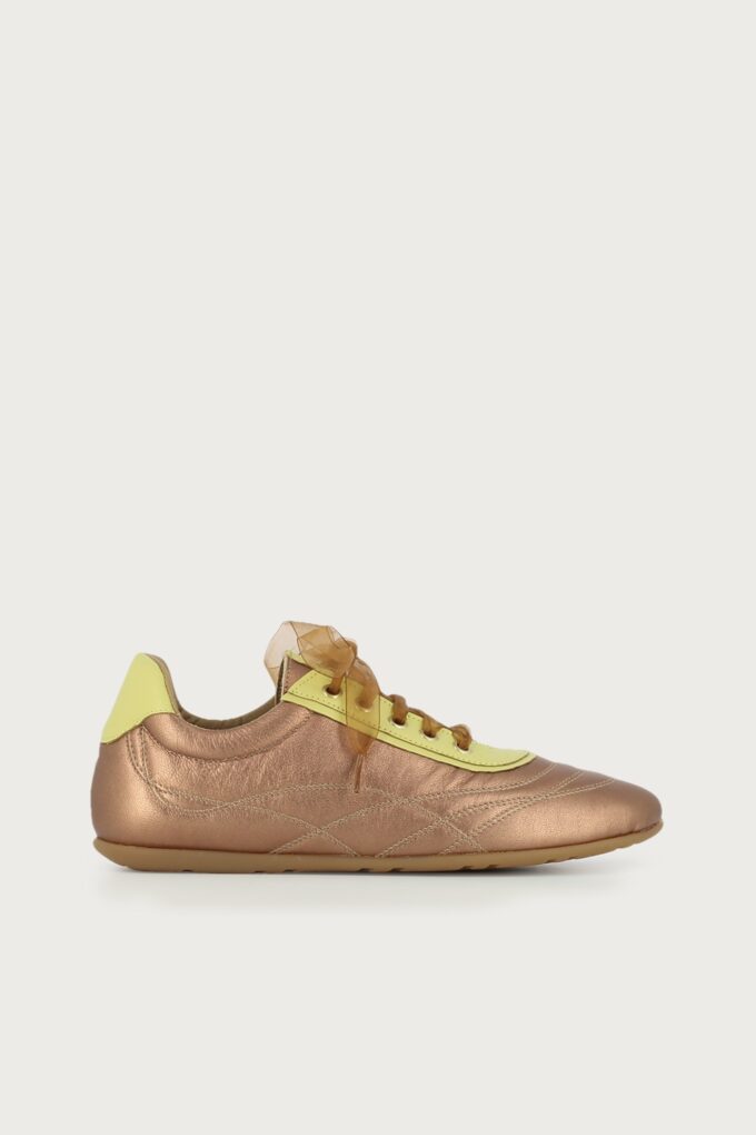 Sneaker brillo Tiphaine nude mostaza claro