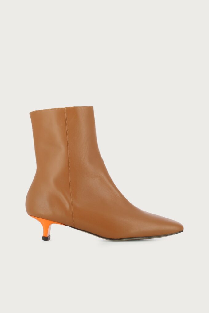 Botín bajo Fabre camel tacón naranja