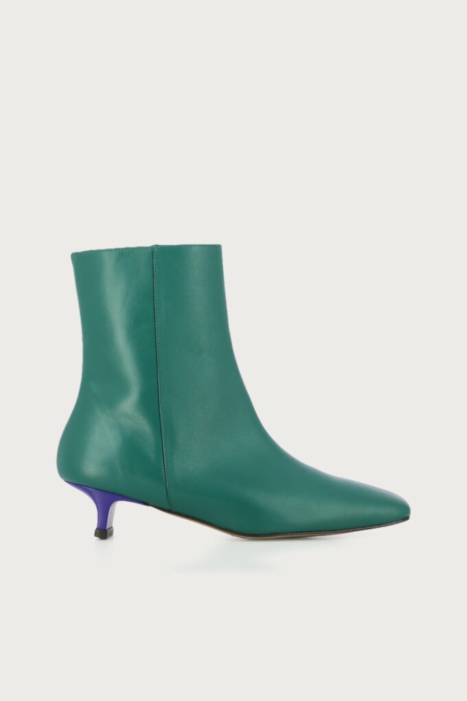 Botín bajo Fabre verde tacón morado